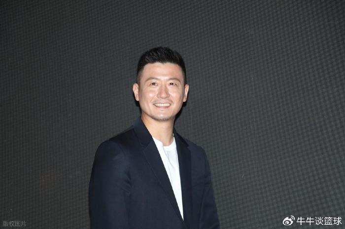 开云体育娱乐app安全-好消息！国羽奥运冠军任副院长，45岁成时尚达人，妻子是花游女神