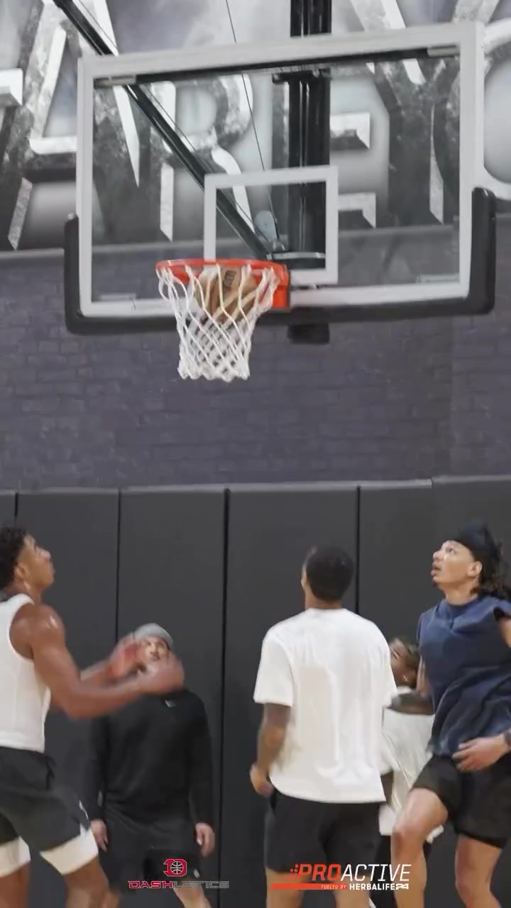 开云体育app安全下载-苦练持球进攻💦杰伦-格林转发个人近期训练集锦🔥